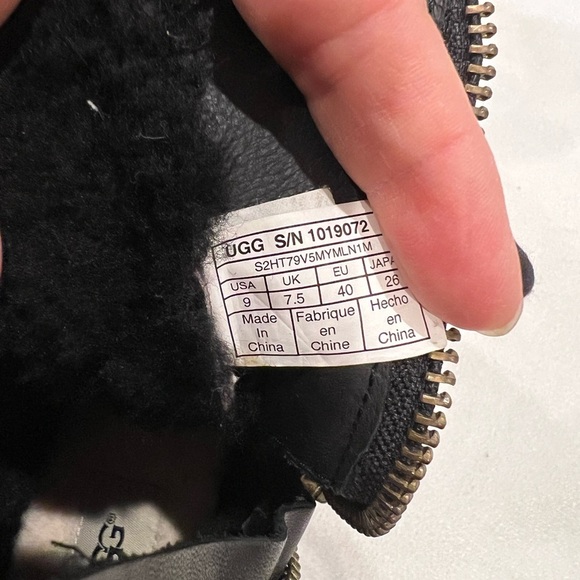 UGG Kilmer II Black Combat Moto Boots w/ Chunky Sole and Exposed Shearling Sz 9 - Picture 10 of 14